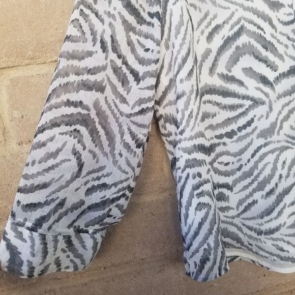 Alfred Dunner Black White Animal Print Blouse. - Picture 6 of 11